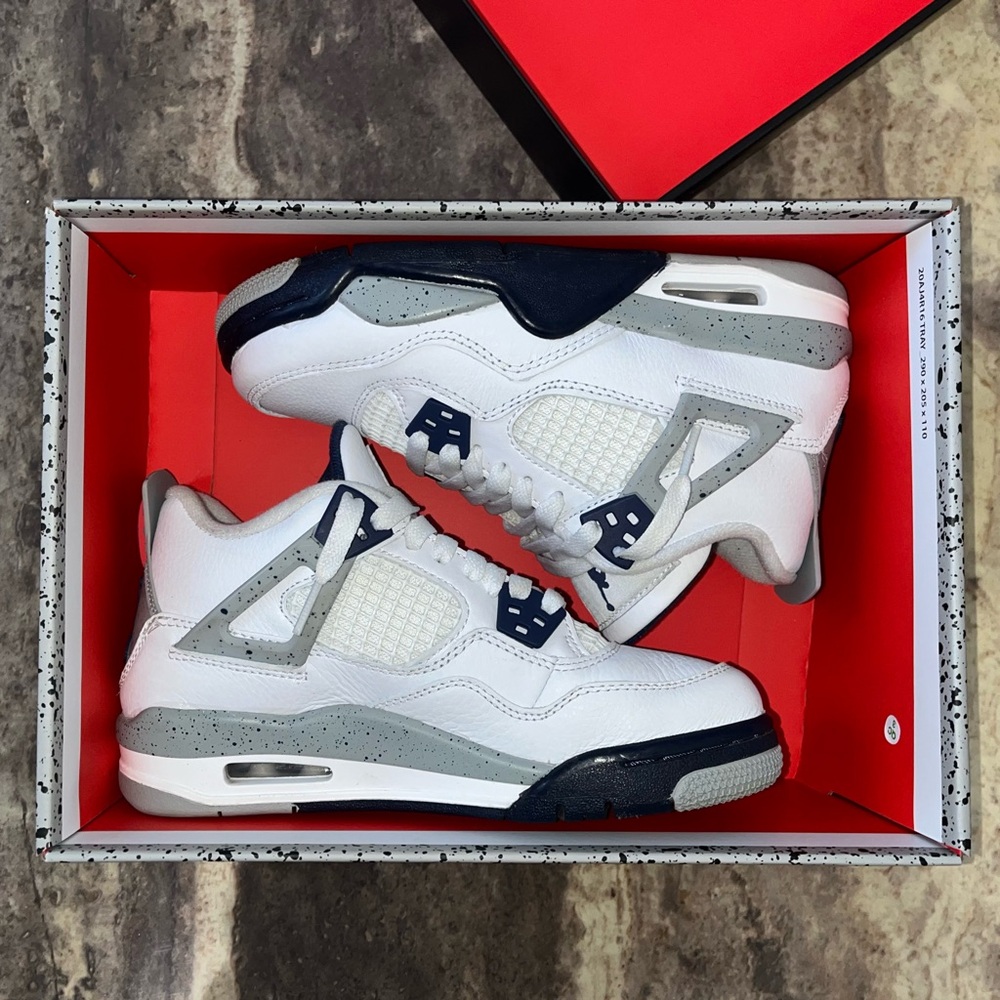 Air Jordan 4 Retro (SIZE 3.5 GS)